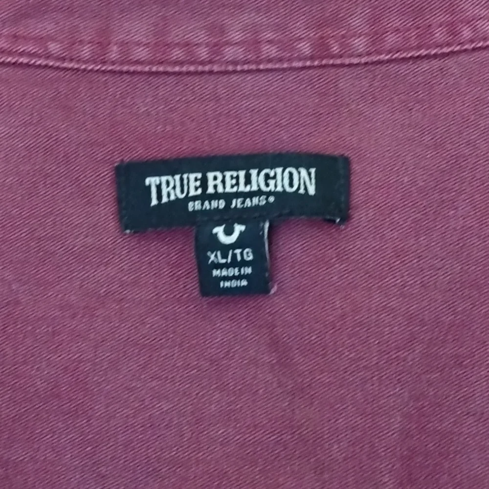 True Religion men's burgundy long sleeve snap front shirt. XL